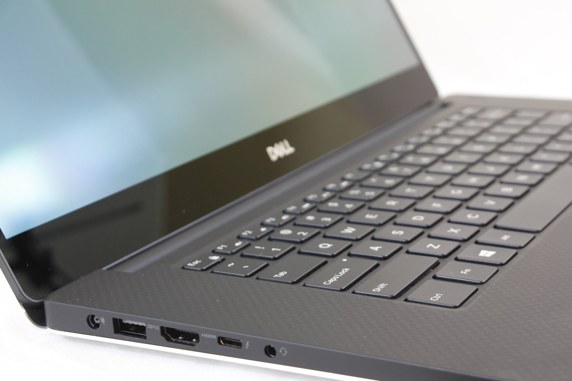 Precision 5540 (touch) 15,6" | 32GB | 1TB SSD | i9-9980HK | Quadro T2000M - Refurbished 15 inch laptops - Intel Core i9 - 1TB SSD - 1920x1080 (Full HD) - Windows 11 Pro